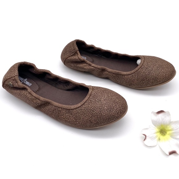 NWOB Minnetonka Anna Ballerina Flat in Distressed Leather, 6 - Picture 6 of 15